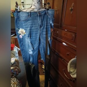 Women Mid Rise Skinny Jean By Angel Kiss  Size 13